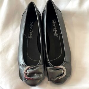ROSE PETALS GUNMETAL FLATS BOW WITH SILVER CIRCLE.BEAUTIFULLY PADDED INSOLES NEW